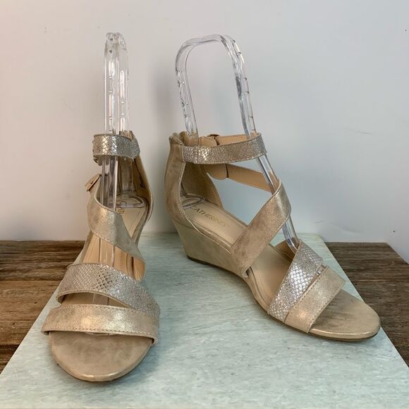 Catherine’s Wedge Strappy Gold Sandal 8W - Picture 1 of 7